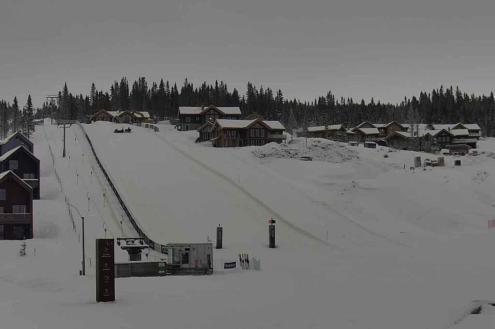 Cloudy skies over the snow-covered pistes in Hafjell in Norway – Weather to ski – Snow report, 8 December 2023