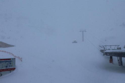 Near whiteout conditions on the ski slopes in Obertauern, Austria – Weather to ski – Today in the Alps, 22 December 2023