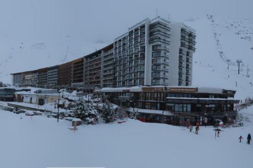 Snow falling in Tignes, France, with view of the chairlift and buildings at the base of the main lift area in Val Claret – Weather to ski – Today in the Alps, 17 January 2024