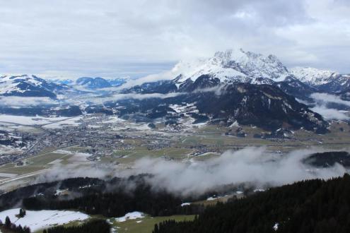 Cloudy skies above the valley in St Johann in Tirol, Austria – Weather to ski – Today in the Alps, 26 January 2024