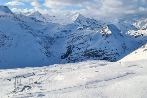 View of the Sportgastein ski area in the Gastein valley, Austria, which ski lifts and snow-covered pistes and panoramic mountain views - Weather to ski - Our blog: Bad Gastein - 5 reasons to visit this forgotten gem