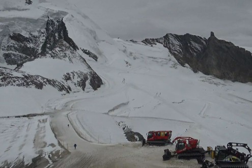 Cloudy skies over the Saas-Fee glacier in Switzerland – Weather to ski – Today in the Alps, 8 September 2025