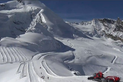 Blue skies and fresh snow on the Saas-Fee glacier, Switzerland – Weather to ski – Today in the Alps, 28 September 2025