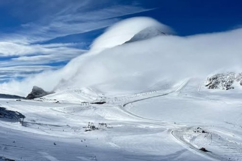 Great skiing conditions on the Hintertux glacier in Austria on 8 October 2025 – Weather to ski – Today in the Alps, 10 October 2025