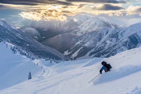Skiing powder in Kicking Horse, Canada on 9 December 2023 – Weather to ski – Who got the most snow in North America in 2023-24?