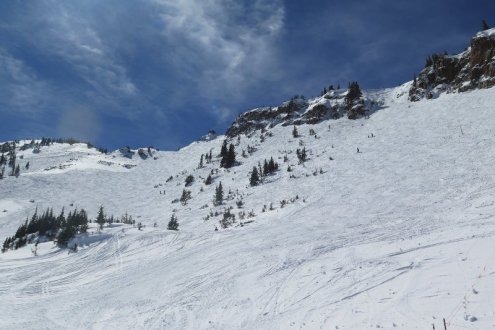 Snow-covered ski slopes and blue skies in Snowmass, Colorado on 24 March 2025 – Weather to ski – Who got the most snow in North America in 2024-25?