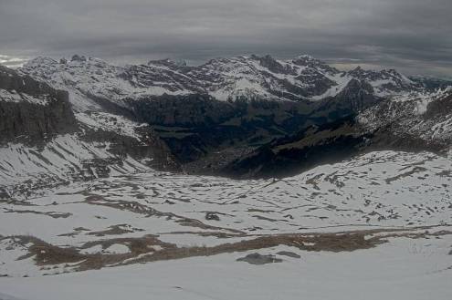 Panoramic views in Engelberg, Switzerland, with cloud thickening above ahead of a new weather front set to deliver 15 to 20cm of snow between now and Monday morning – Weather to ski – Today in the Alps, 1 November 2025
