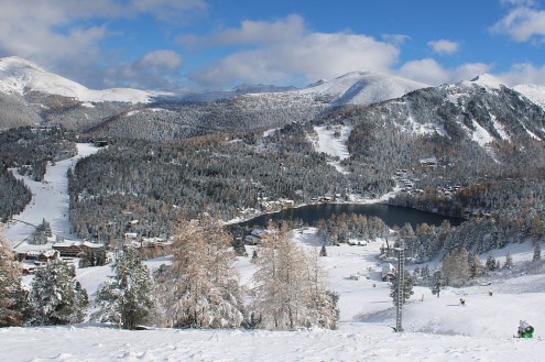 Fresh snow on the mountains and valley in Turracher Höhe, Austria – Weather to ski – Today in the Alps, 3 November 2025