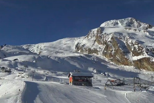 Beautiful weather and great piste-skiing on the glacier in Saas-Fee, Switzerland – Weather to ski – Today in the Alps, 5 November 2025