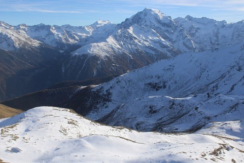 Blue skies over the Ortler mountain in Italy – Weather to ski – Today in the Alps, 13 November 2025