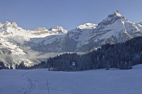 Panoramic view of ski slopes and snow-covered mountains in Engelberg, Switzerland, on 18 November 2025 – Weather to ski – Today in the Alps, 18 November 2025