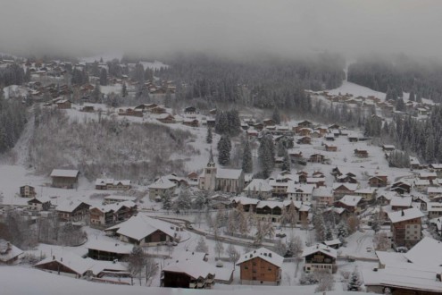 Snow-covered view of the ski resort of Les Gets, France – Weather to ski – Today in the Alps, 20 November 2025