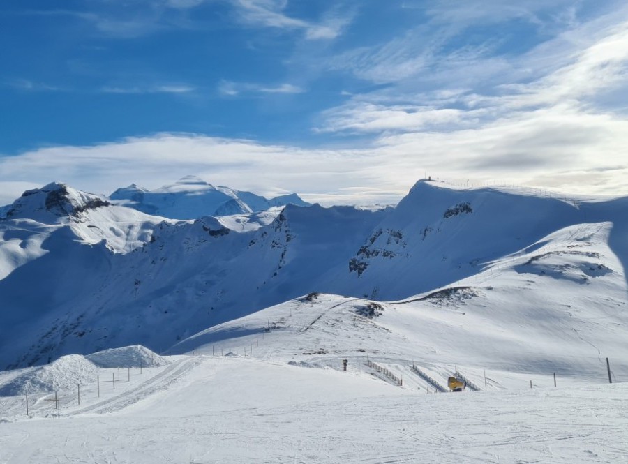 Lots of snow on empty pistes in the main Flaine ski bowl, France – Click to view Weather to ski's latest snow report of 12 December 2025.