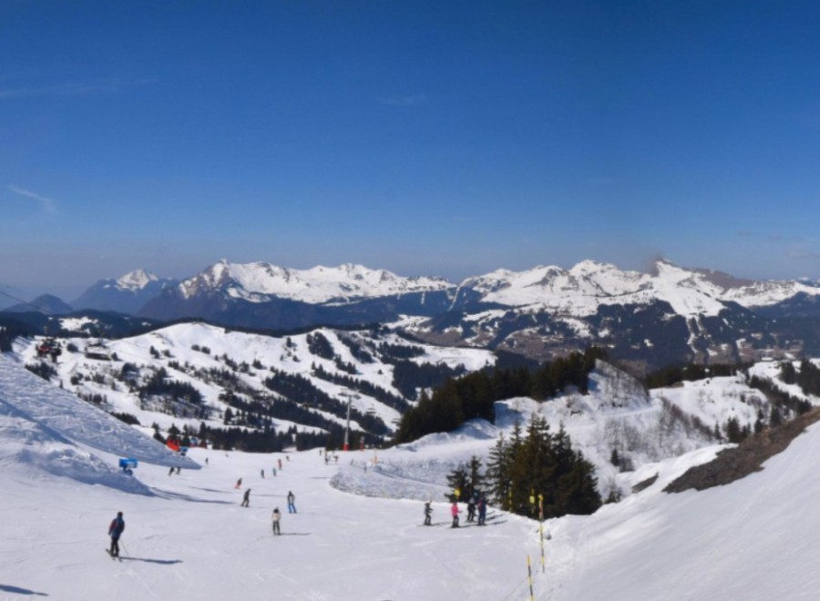 SBlue skies above the ski runs in Samoëns, France – Link to Weather to ski's full Snow report, 20 March 2026