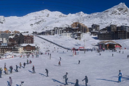 Sunny skies above the snow-covered ski slopes in Val Thorens, France, on the first day of its 2025-26 ski season – Weather to ski – Today in the Alps, 22 November 2025