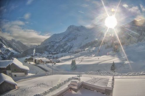 Blue skies above snow-covered Warth- Schröcken in Austria – Link to Weather to ski's full "Today in the Alps" report on weather and snow conditions for 27 November 2025