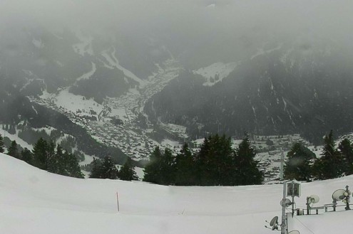 Snow turning to rain on the ski slopes with panoramic view over the valley in Châtel, France - Link to Weather to ski's full "Today in the Alps" report on weather and snow conditions for 7 December 2025