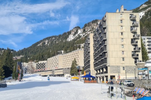 Snow-covered centre of Flaine Forum, France – Weather to ski – Today in the Alps, 11 December 2025