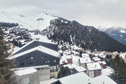 Cloudy skies over the snow-covered village and ski slopes of Bettmeralp in the Aletsch Arena ski area in Switzerland – Weather to ski – Today in the Alps, 16 December 2025