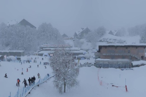 Deep fresh snow on the buildings and ground in Prato Nevoso, Italy – Weather to ski – Today in the Alps, 17 January 2026