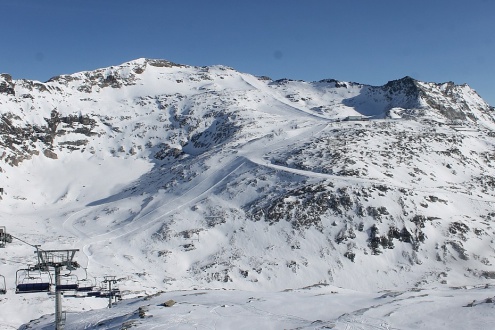 Blue skies over the mountains and ski slopes of the Mölltal glacier in Austria – Link to Weather to ski's full "Today in the Alps" report on weather and snow in the Alps on 20 January 2026