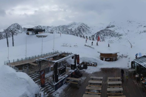 Deep snow on a terrace and the slopes of Prato Nevoso, Italy – Weather to ski – Today in the Alps, 22 January 2026