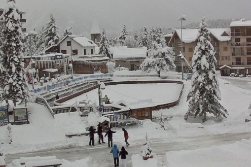 Lots of fresh snow in the centre of Auron, France – Weather to ski – Today in the Alps, 28 January 2026