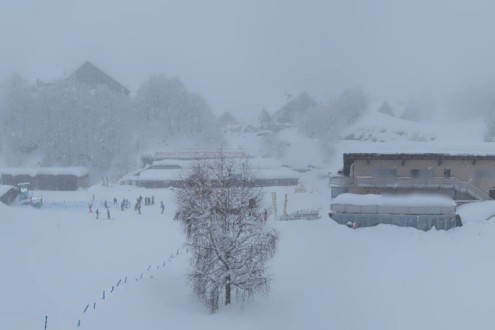 50cm of fresh snow on the ground and traditional buildings in Prato Nevoso, Italy – Link to Weather to ski's full "Today in the Alps" report on weather and snow in the Alps on 14 February 2026