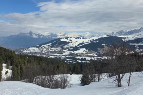 View of the pistes on the Rochebrune sector of the Megève ski area in France – Weather to ski – Today in the Alps, 25 March 2026