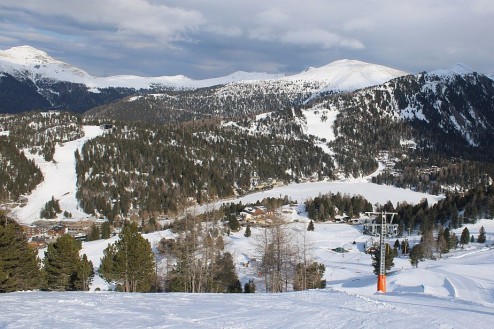 Snow-covered tree-lined ski slopes in Turracher Höhe, Austria – Link to Weather to ski's full Snow report, 29 March 2026