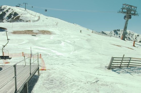 Ski slopes with moderate snow cover, and a ski lift, in Jasná, Slovakia – Weather to ski – Today in the Alps, 3 May 2026