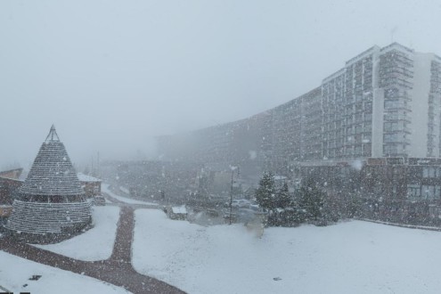Heavy snow falling in the centre of Tignes with its modern buildings pictured – Weather to ski – Today in the Alps, 6 May 2026