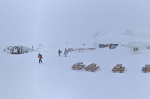 Snow falling at the base of ski lifts on the glacier in Les 2 Alpes, France – Weather to ski – Today in the Alps, 11 May 2026