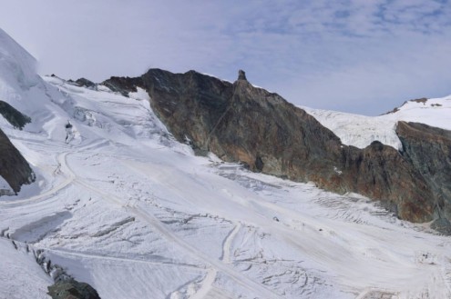 Saas-Fee’s summer skiing area pictured on 11 September 2026 , after this week’s snowfall – Weather to ski – Today in the Alps, 11 September 2026