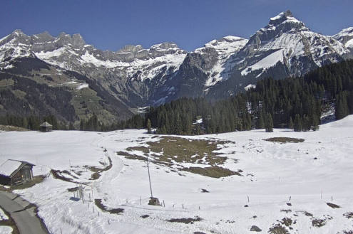 Blue skies over Engelberg, Switzerland, on 20 March 2026, with patchy snow cover on lower ski slopes – Weather to ski – Who got the most snow in the Alps in 2025-26?