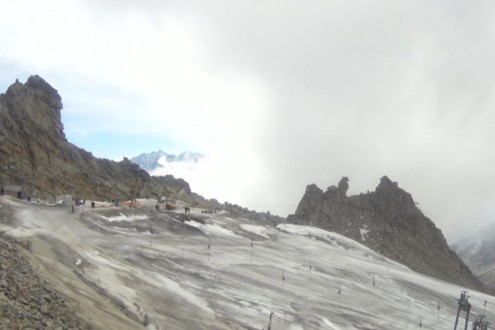 Very poor snow conditions on the Hintertux glacier, Austria, on 1 October 2026