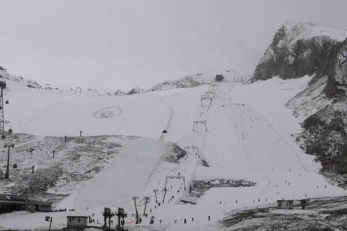 Skiers on the Kitzsteinhorn glacier in Kaprun on its opening day today on 10 October 2026