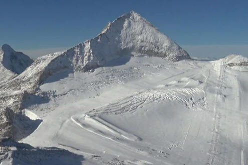 Fresh snow on the ski slopes of the Hintertux glacier in Austria on 11 October 2026 - Link to Weather to ski's report on Today in the Alps, 11 October 2026